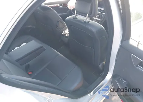 2012 Mercedes-Benz C 250 Luxury/Sport z USA, uszkodzony, nr VIN WDDGF4HB9CA611076